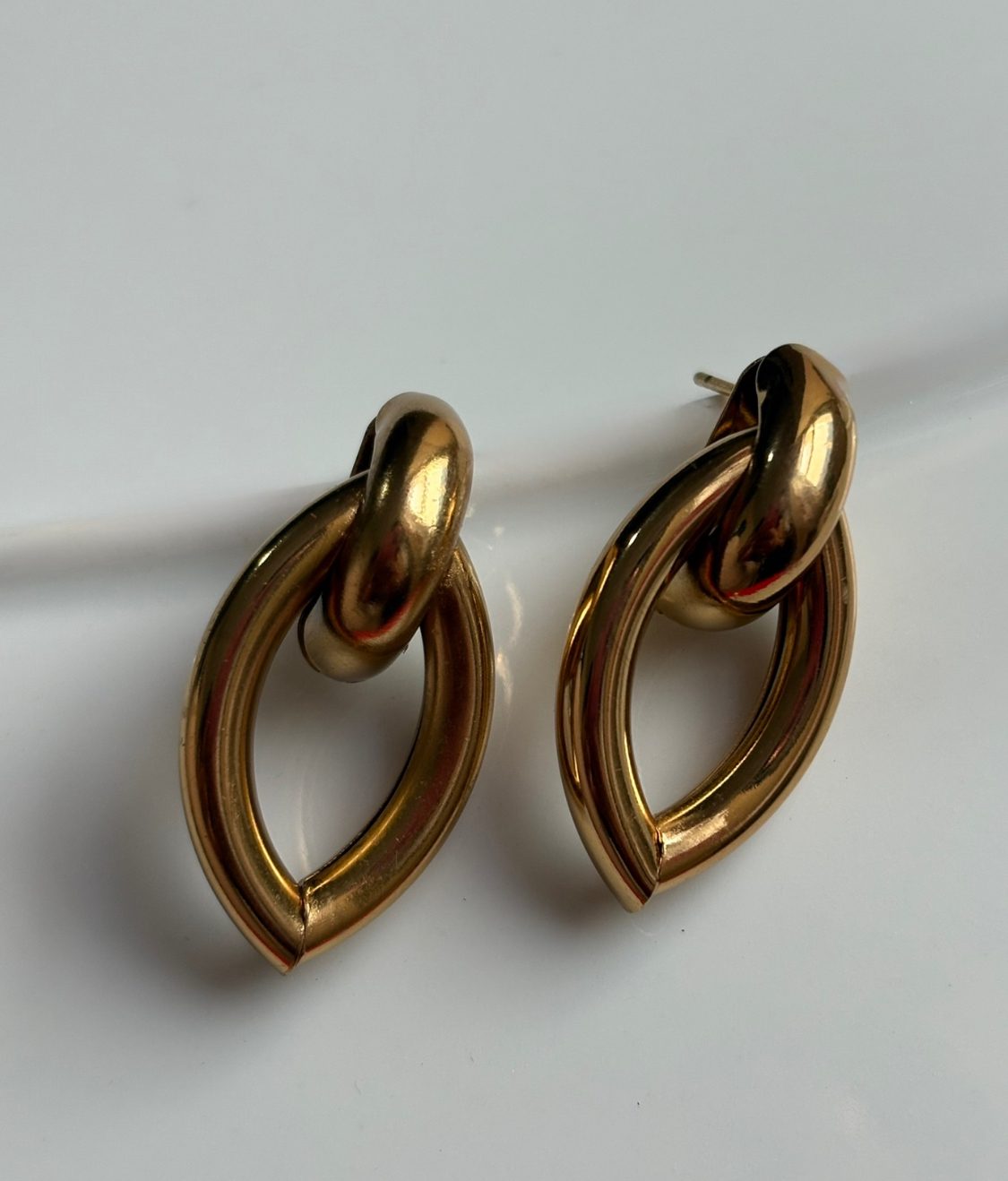 Arete óvalo sencillo