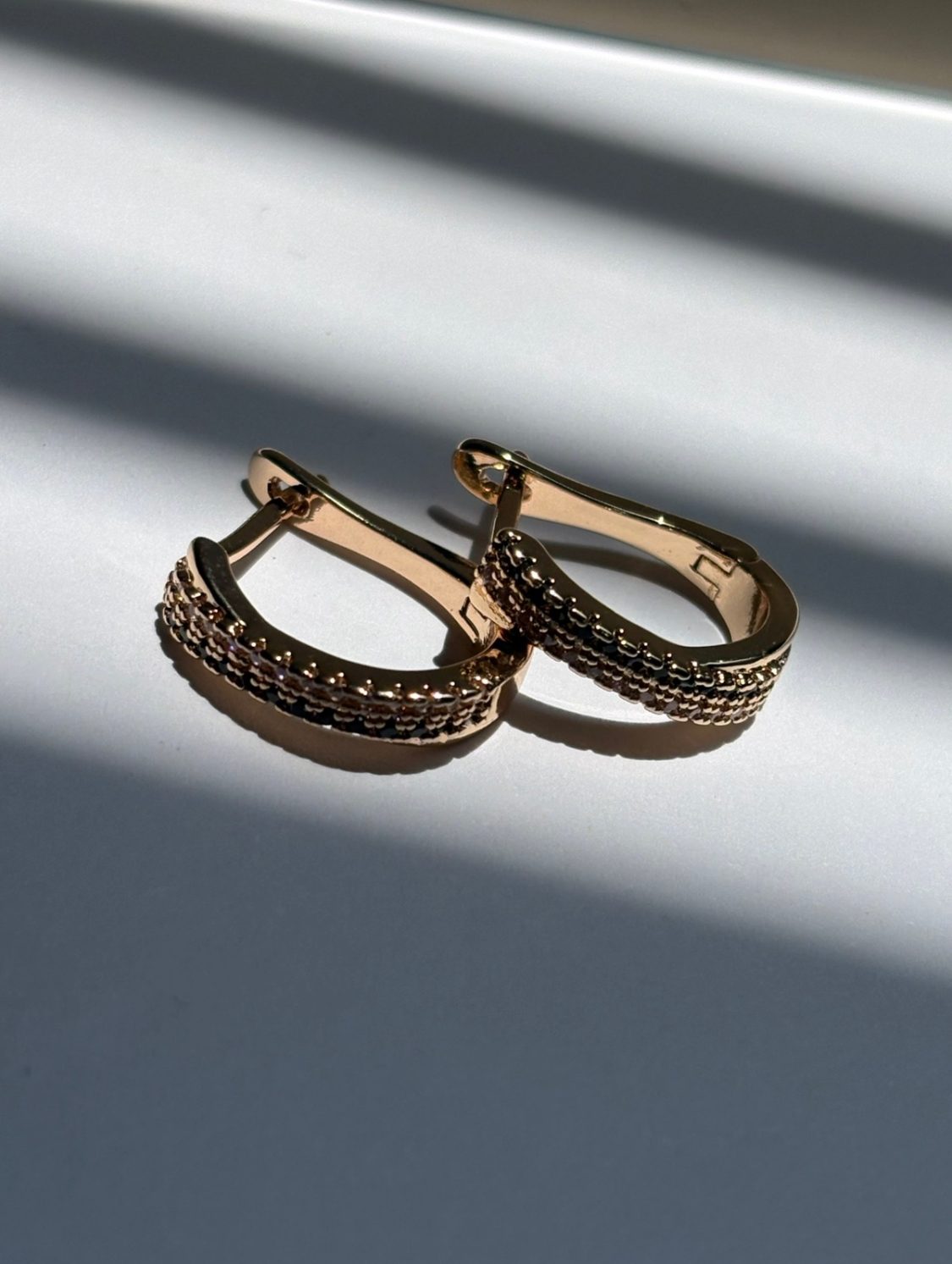 Aretes Línea Negra