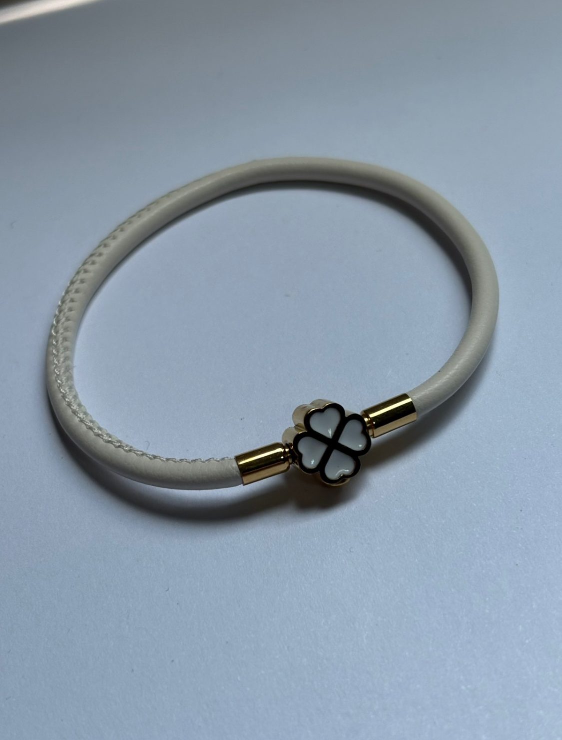 Brazalete blanco