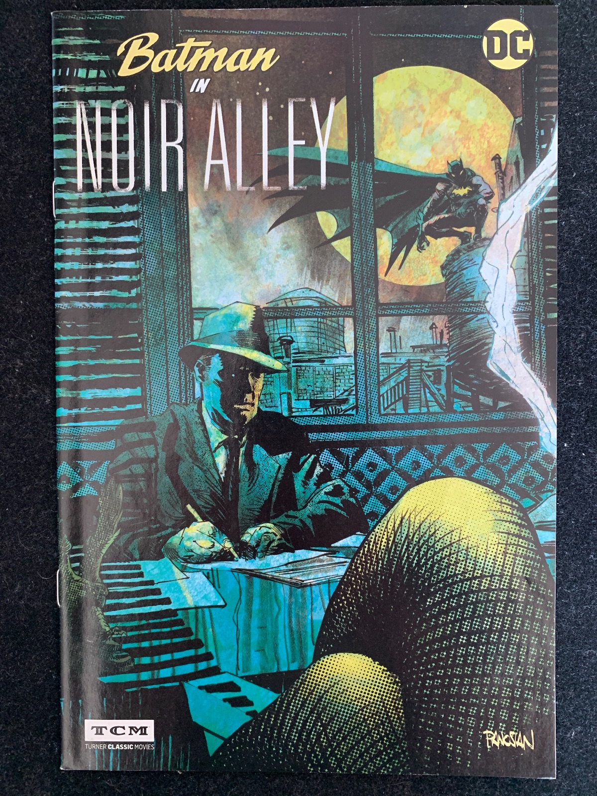 Batman In Noir Alley (2017)